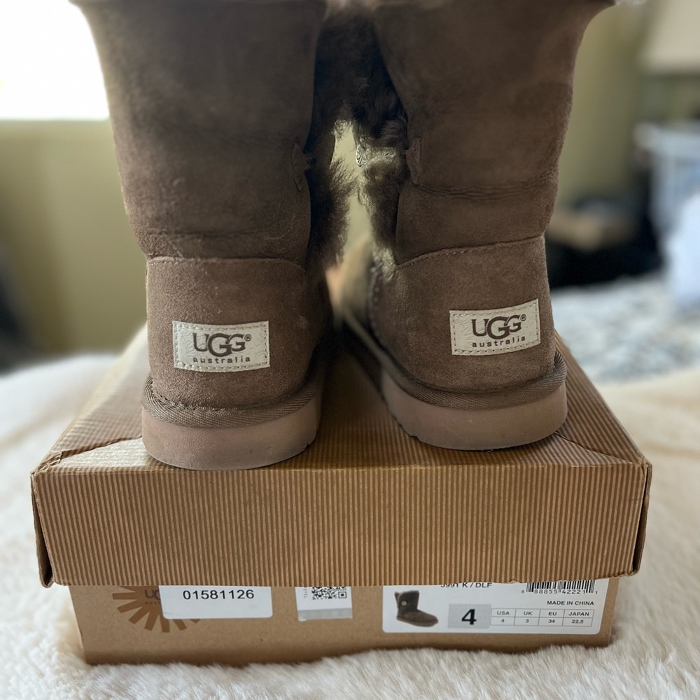 Uggs size 4